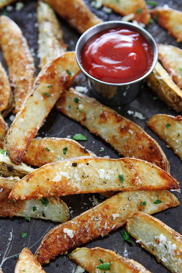 Baked garlic Parmesan potato wedges