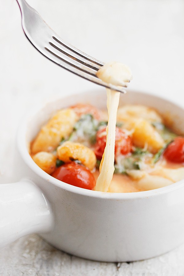 Baked gnocchi with arugula, cherry tomatoes and bocconcini