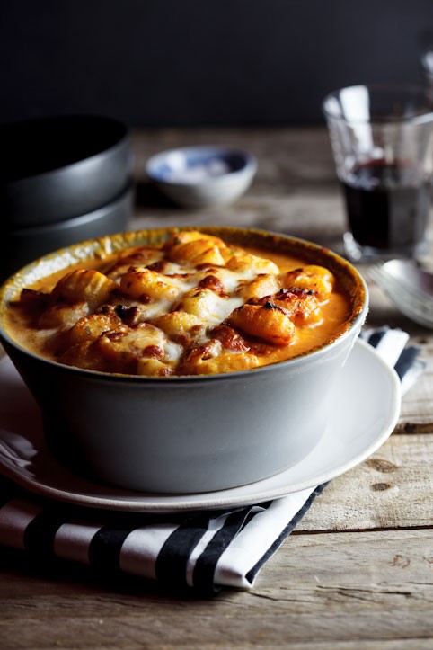 Baked gnocchi with bacon, tomato and mozzarella