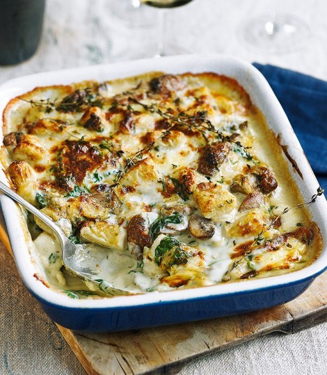 Baked gnocchi with cream, mushrooms and blue cheese sauce