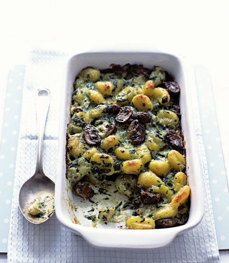 Baked gnocchi with spinach and mushrooms