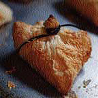 Baked goat's cheese parcels