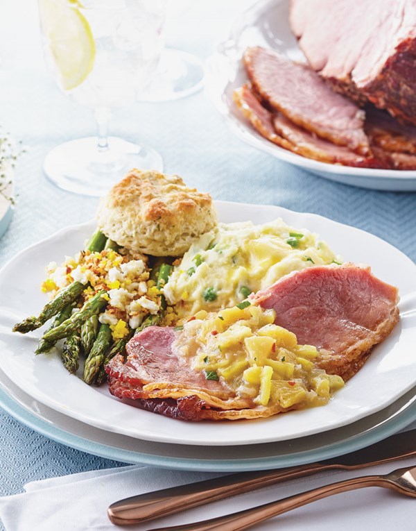 Baked ham with pineapple-brown sugar glaze