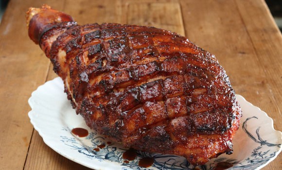 Baked ham with quince glaze