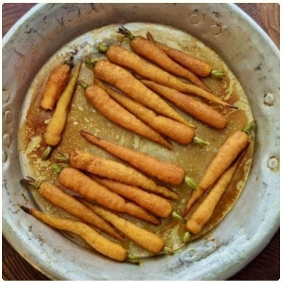 Baked honey-glazed baby carrots