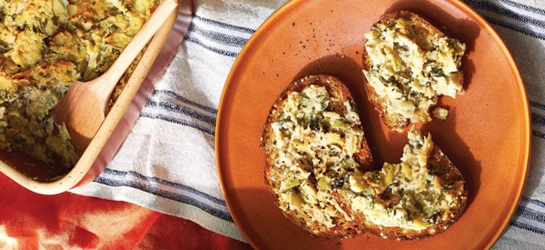 Baked kale and artichoke dip