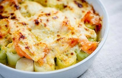 Baked leeks and smoked salmon with cheese sauce