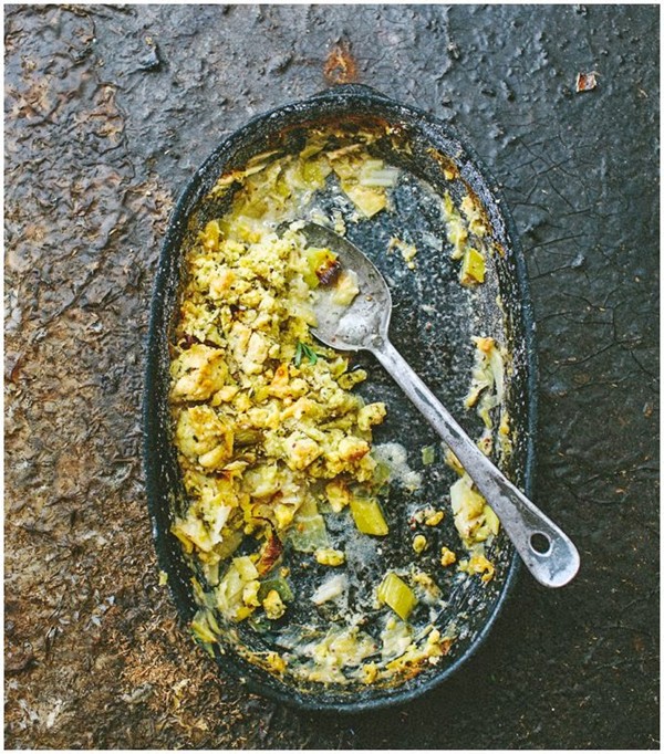 Baked leeks with tarragon crumble