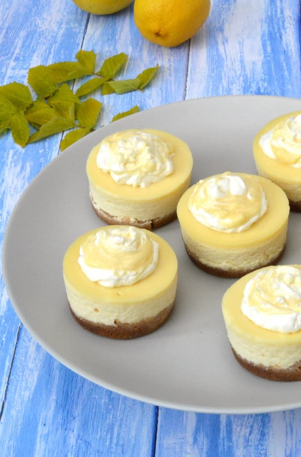 Baked lemon curd cheesecakes