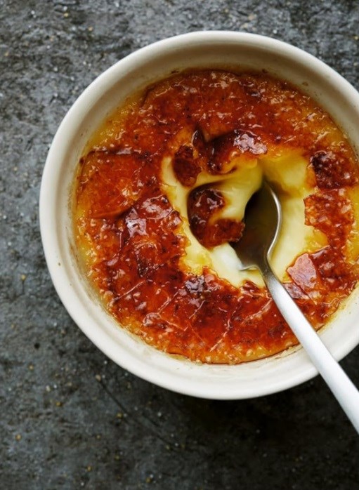 Baked lemon custard brûlée