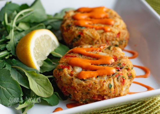 Baked lump crab cakes with red pepper chipotle lime sauce