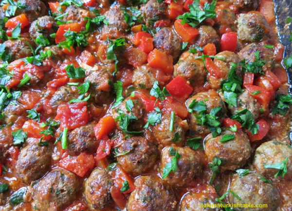 Baked mini Turkish meatballs in tomato & red pepper sauce (Mini sebzeli köfte)