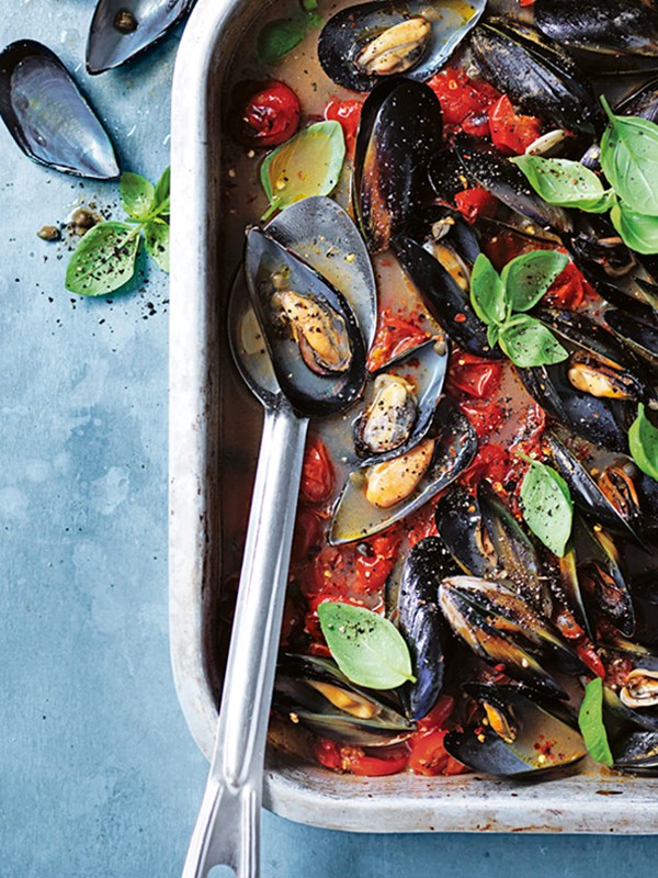 Baked mussels with tomatoes and capers
