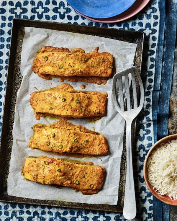 Baked mustard salmon fillets (Shorshey maach)