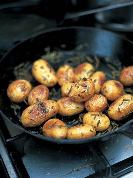 Baked new potatoes with sea salt and rosemary