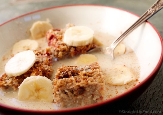 Baked oatmeal with apples and raisins