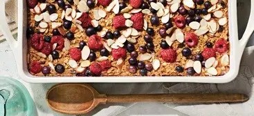 Baked oatmeal with berries and almonds