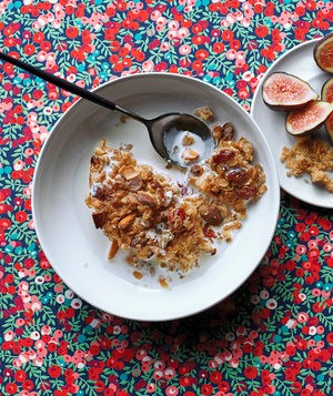 Baked oatmeal with cranberries and almonds