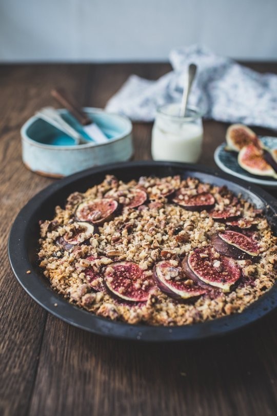 Baked oatmeal with figs & dates