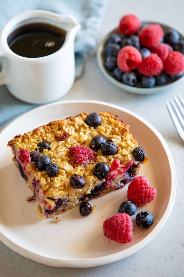 Baked oatmeal with mixed berries