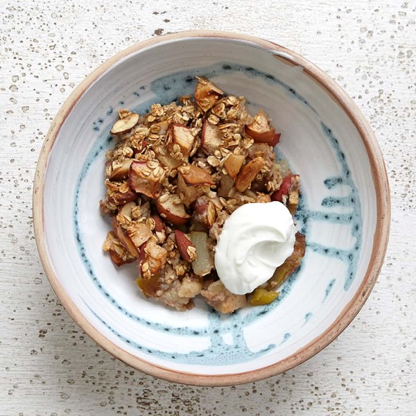 Baked oats with apple, pear and banana