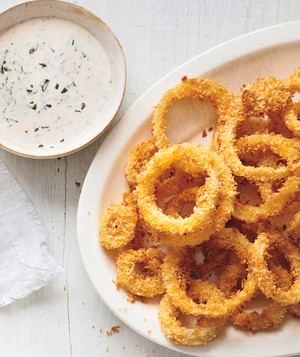 Baked onion rings with chipotle ranch dressing