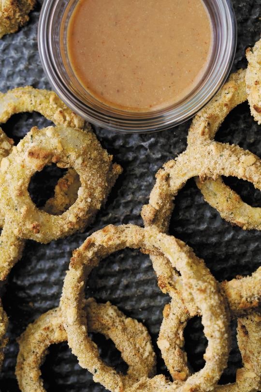 Baked onion rings with hot ranch dip