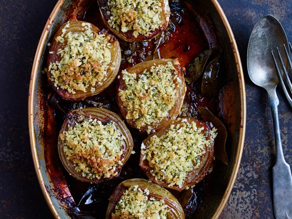 Baked onions with fennel breadcrumbs [Nancy Silverton]