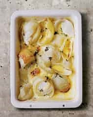 Baked onions with Parmesan and cream
