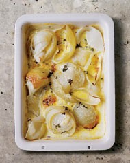 Baked onions with Parmesan and cream