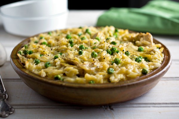 Baked orzo with artichokes and peas