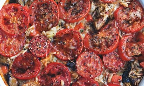 Baked orzo with mozzarella and oregano