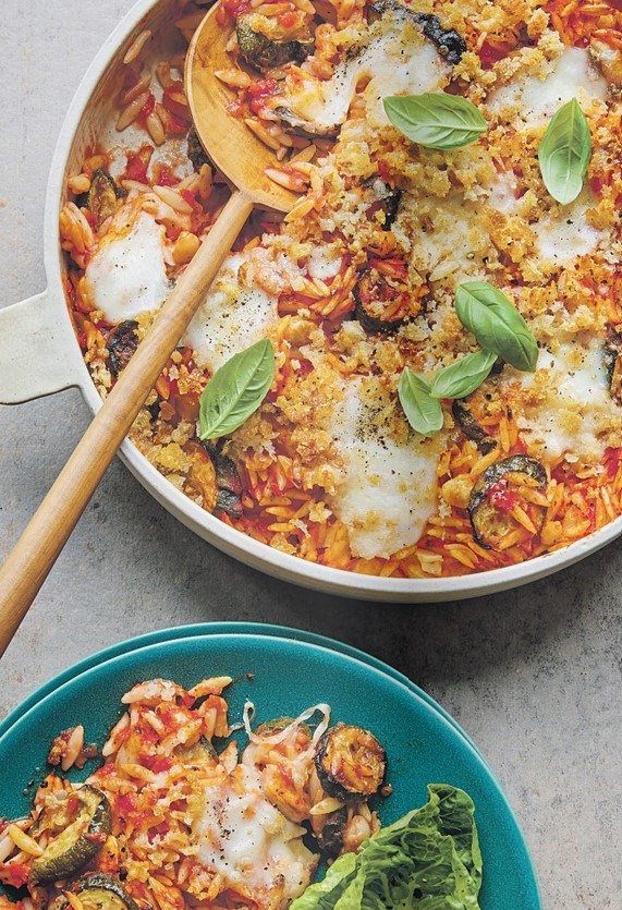 Baked orzo with white beans, courgette & tomato