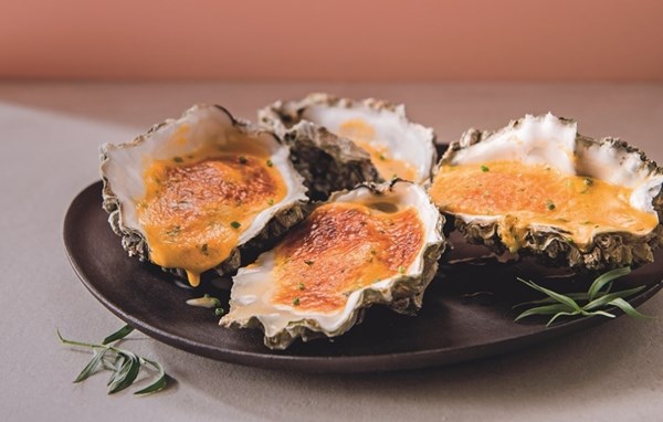 Baked oysters with maple Béarnaise 