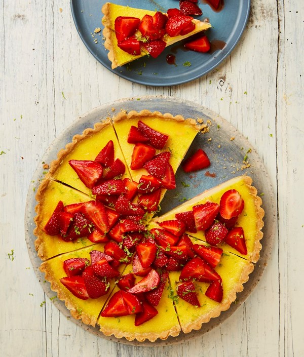 Baked pandan custard tart with rum and berries
