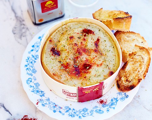 Baked paprika cheese