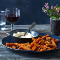 Baked Parmesan carrot chips with aioli