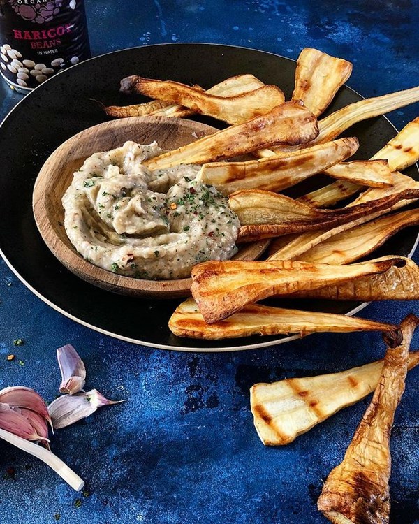 Baked parsnip chips with spiced bean relish
