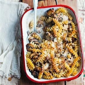 Baked pasta with mushrooms, white wine and cream
