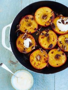 Baked peaches in rum
