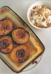 Baked peaches with Amaretto and almonds