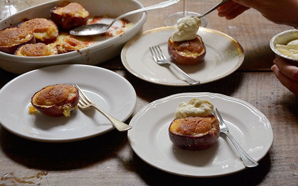 Baked peaches with butter and almonds (Pesche ripiene)