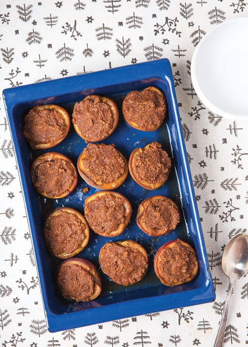 Baked peaches with crushed amaretti cookies (Pesche ripiene al forno)