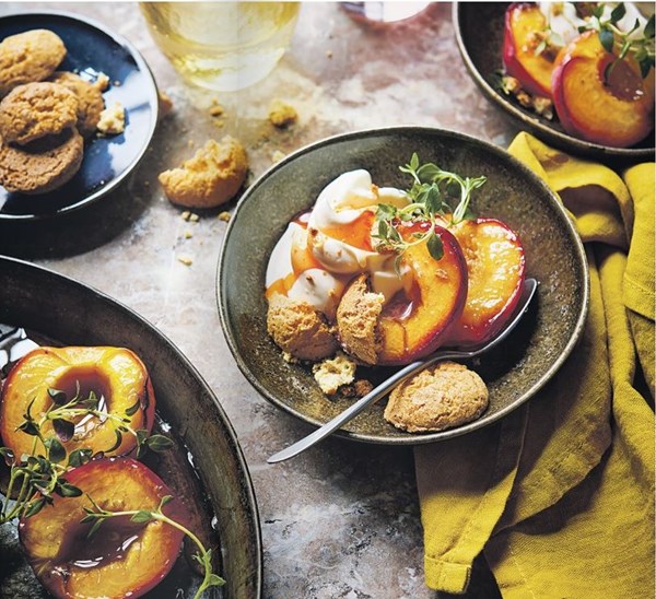 Baked peaches with honey, vanilla & thyme