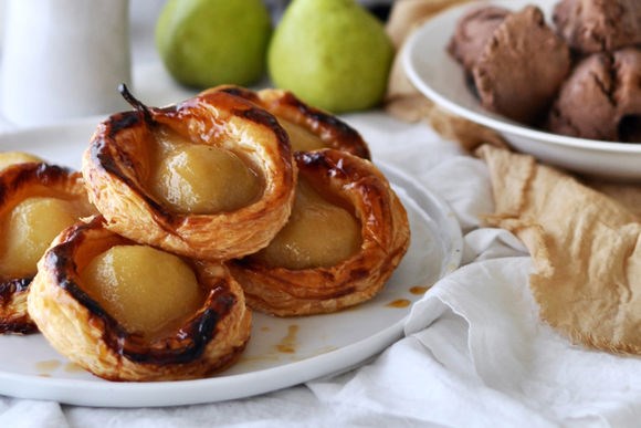 Baked pear tarts with chocolate, coffee & biscuit ice cream