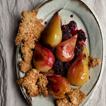 Baked pears, oat crumble