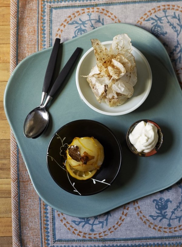 Baked pears with chocolate and dates