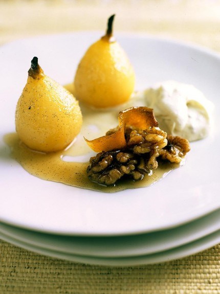 Baked pears with walnut cream