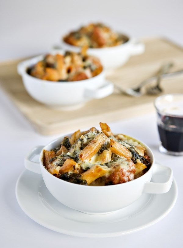 Baked penne with sausages and spinach
