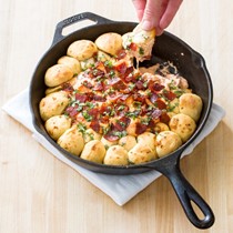 Baked pepperoni pizza dip